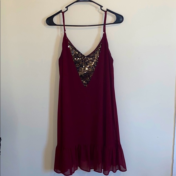 entro Dresses & Skirts - Maroon and gold dress